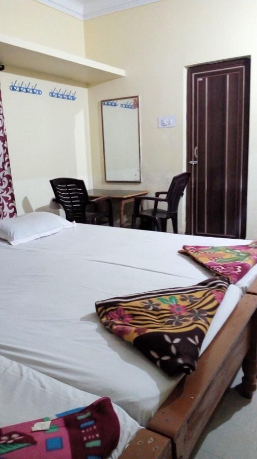 Sunrise Guest House บูบันเนสชวาร์ ภายนอก รูปภาพ