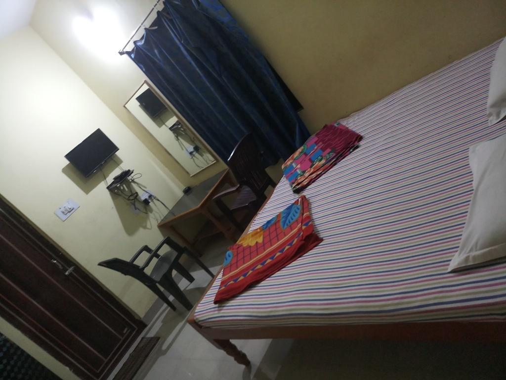 Sunrise Guest House บูบันเนสชวาร์ ภายนอก รูปภาพ